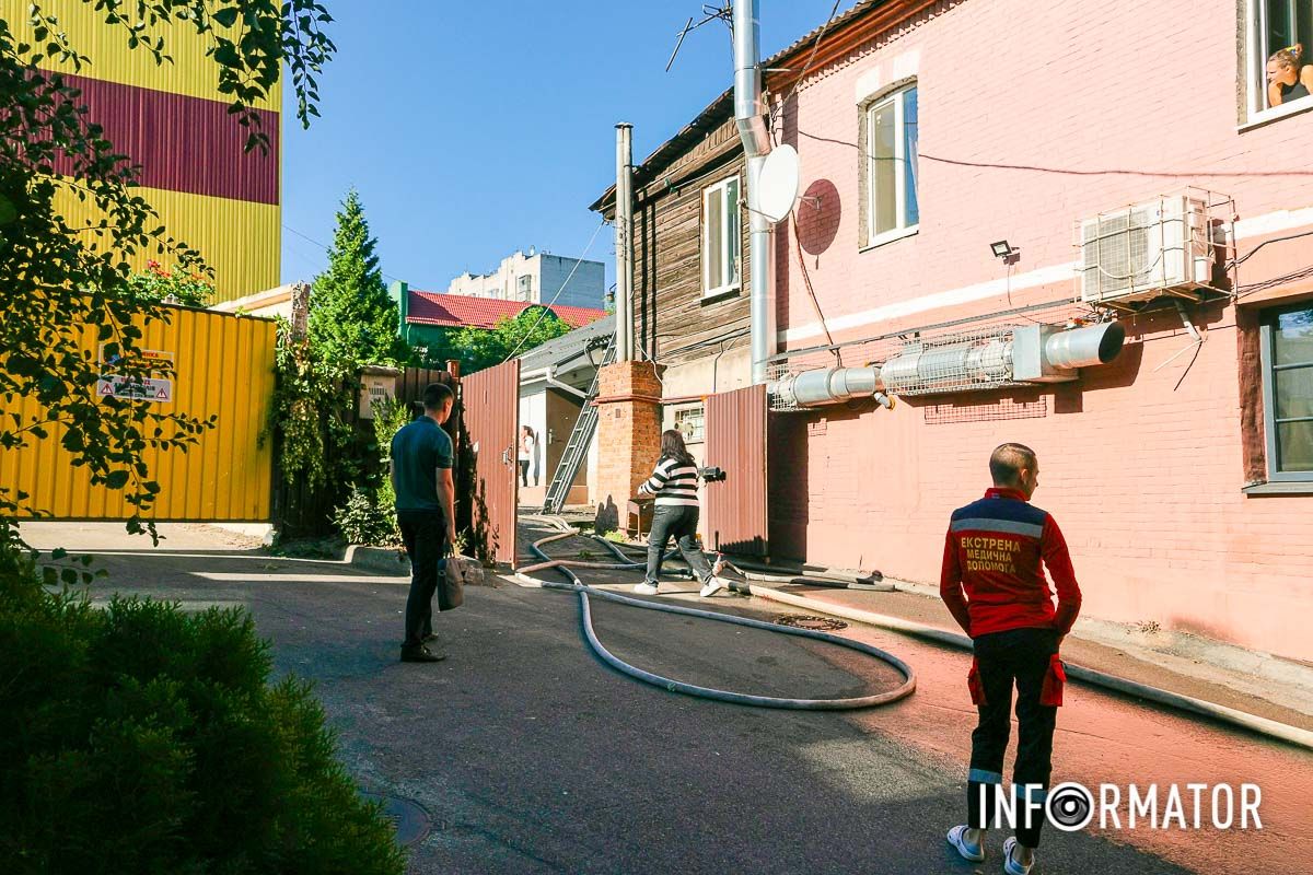 У середу, 25 вересня, у Дніпрі, на вулиці Святослава Хороброго, сталася пожежа У Дніпрі на Святослава Хороброго працюють рятувальники та медики: рух ускладнено 1