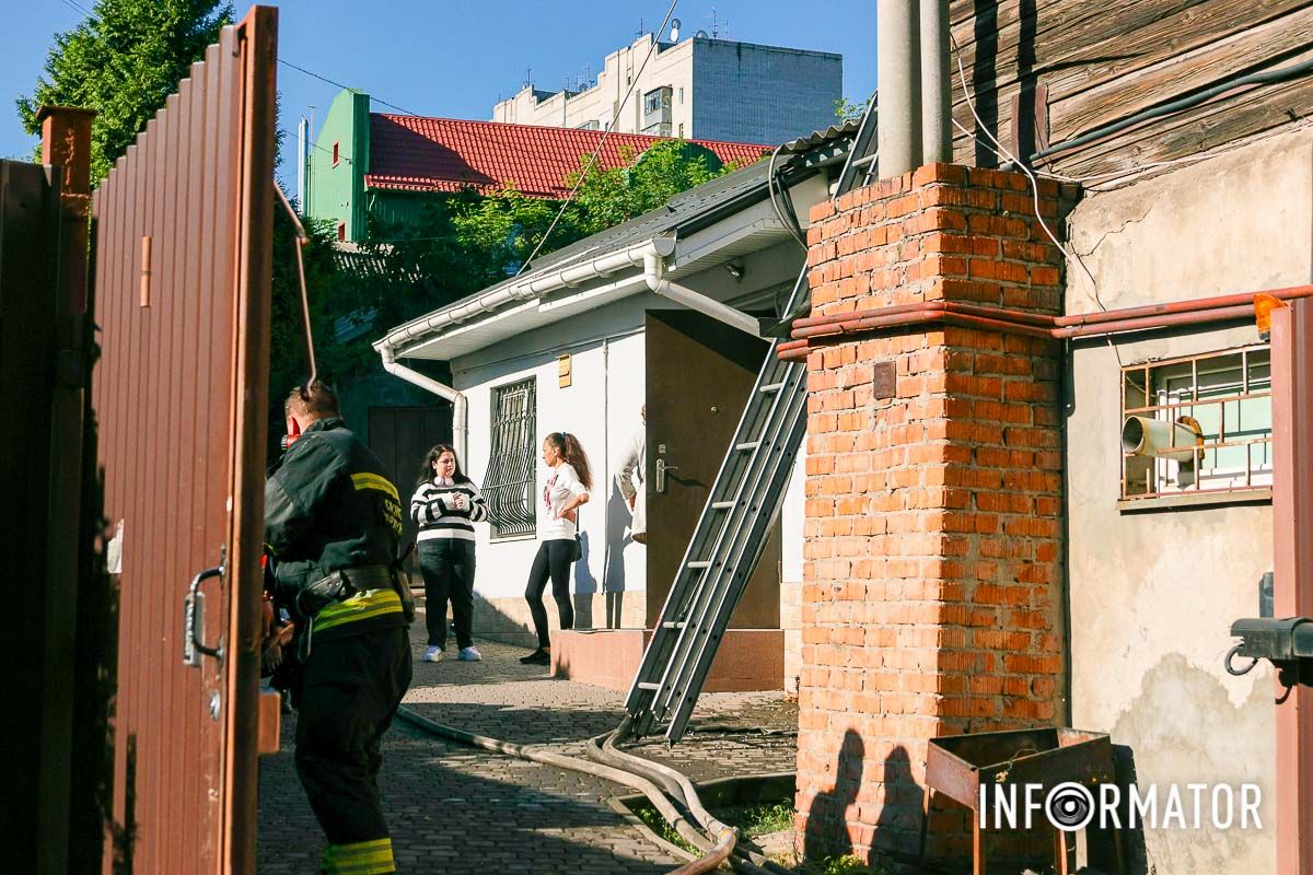 Повідомлення про пожежу надійшло о 8:19 У Дніпрі на Святослава Хороброго працюють рятувальники та медики: рух ускладнено 3