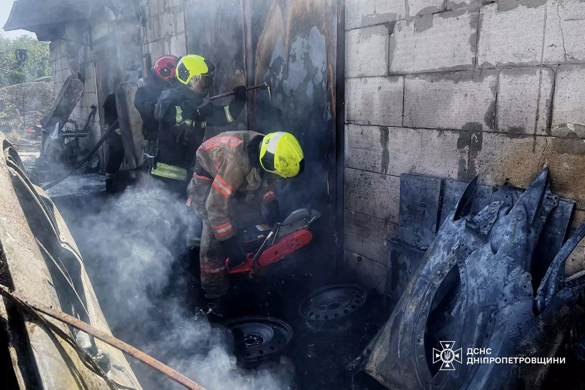  У Дніпровському районі через ворожу атаку сталася пожежа