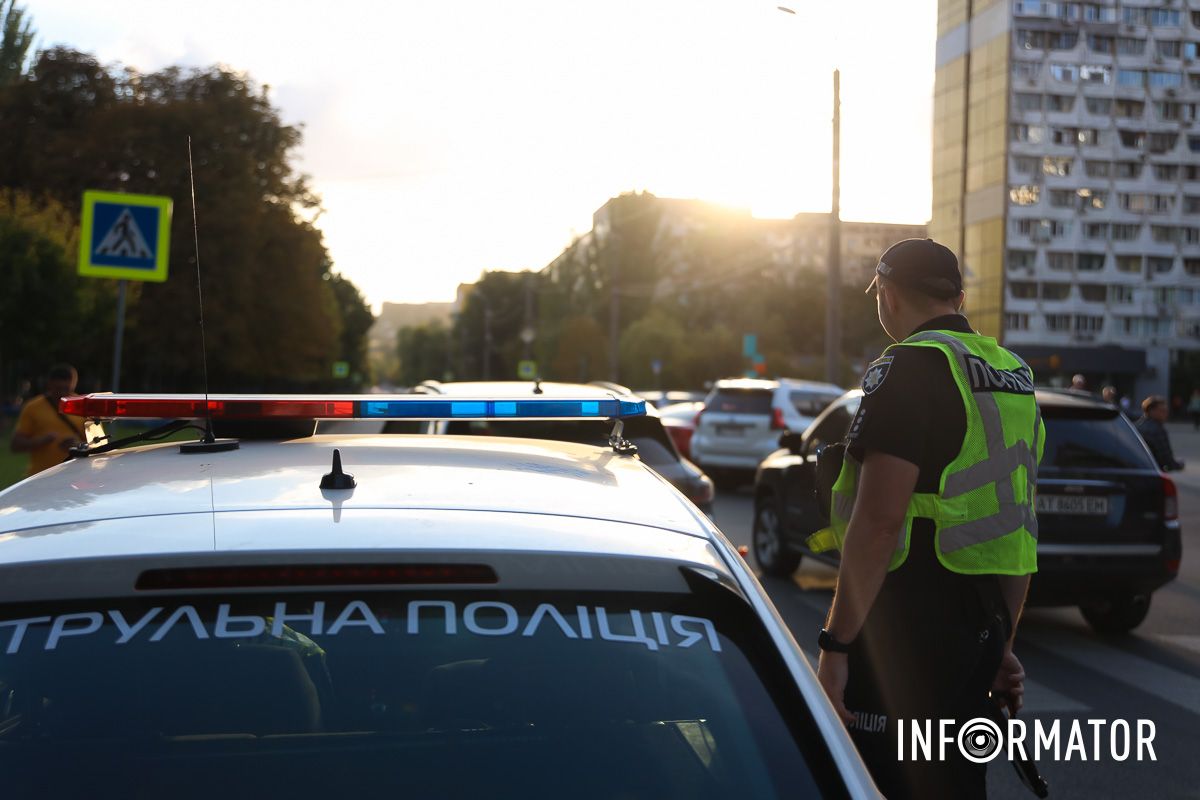 В Днепре на бульваре Славы Volkswagen сбил мужчину на пешеходном переходе: пострадавшего забрала скорая 5