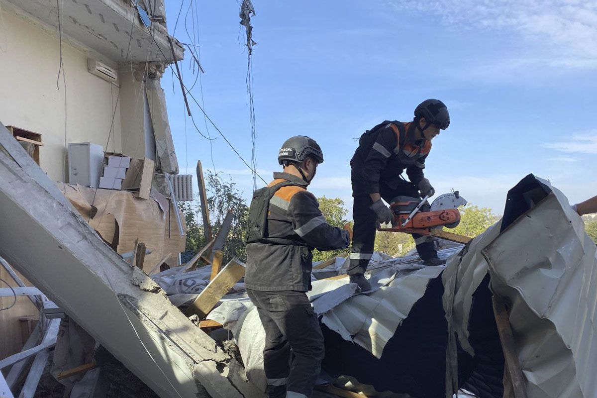 Идут поиски пропавших в Кривом Роге: из-под завалов достали еще два тела 3