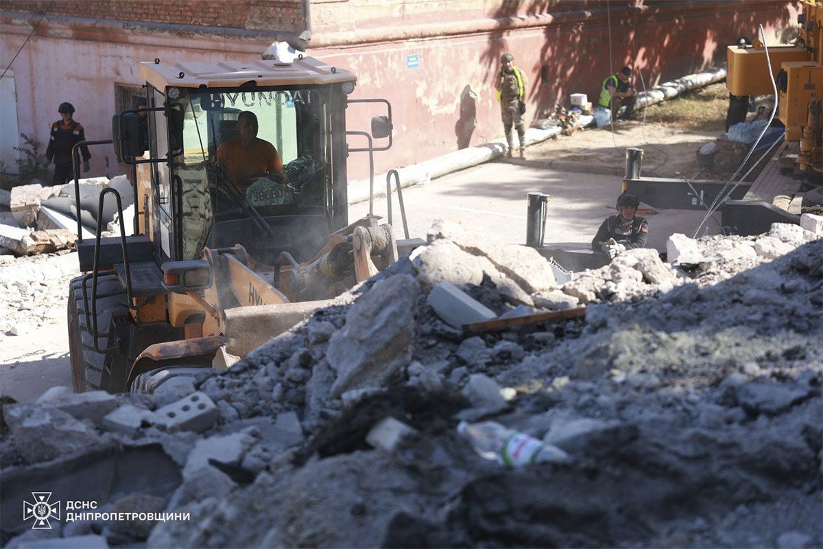 К сожалению, по состоянию на 16:30 27 сентября, известно о 3 погибших Уже трое погибших, поисковая операция продолжается: в Кривом Роге 30 сентября объявили днем траура 3