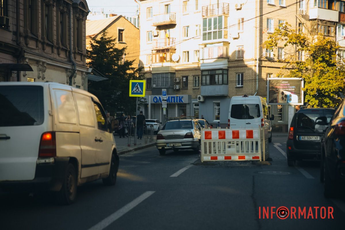 В Днепре из-за дорожных работ на Харьковский центр города застыл в пробках 2