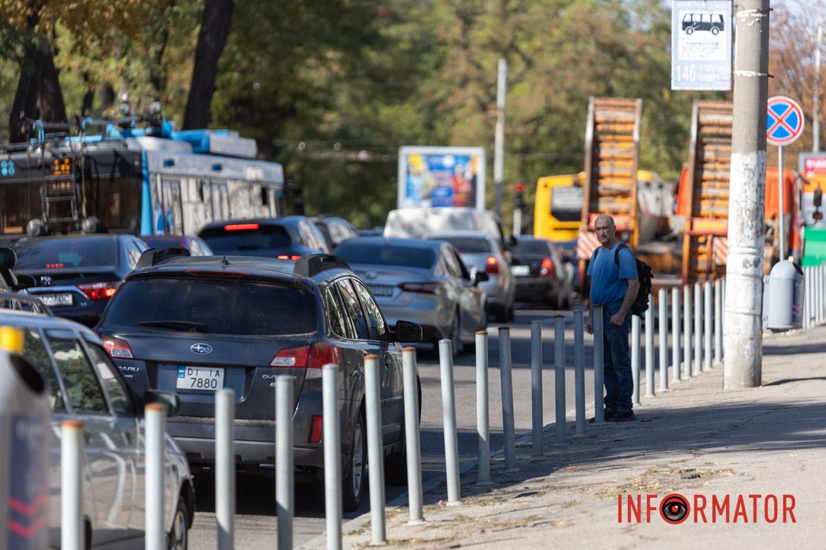 У Дніпрі на проспекті Яворницького виник затор: тролейбуси та автобуси у бік центру затримуються 8