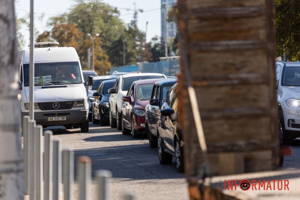 У Дніпрі на проспекті Яворницького виник затор: тролейбуси та автобуси у бік центру затримуються 5
