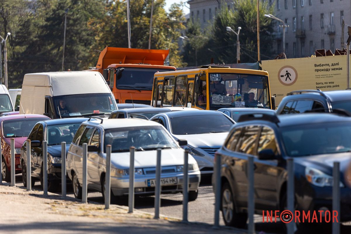 У Дніпрі на проспекті Яворницького виник затор: тролейбуси та автобуси у бік центру затримуються 1