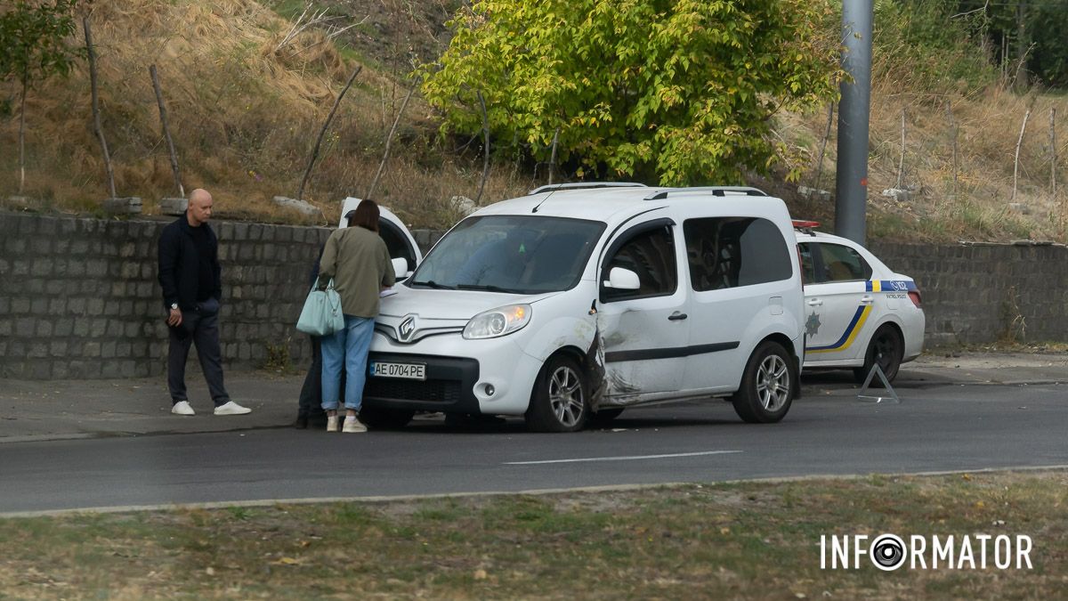 У Дніпрі на Набережній Перемоги зіштовхнулись Chery та Renault