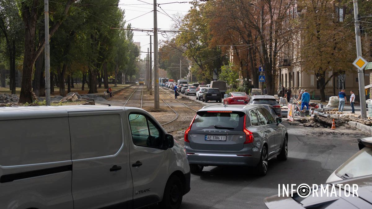 В Днепре на Соборной площади образовалась пробка: причина