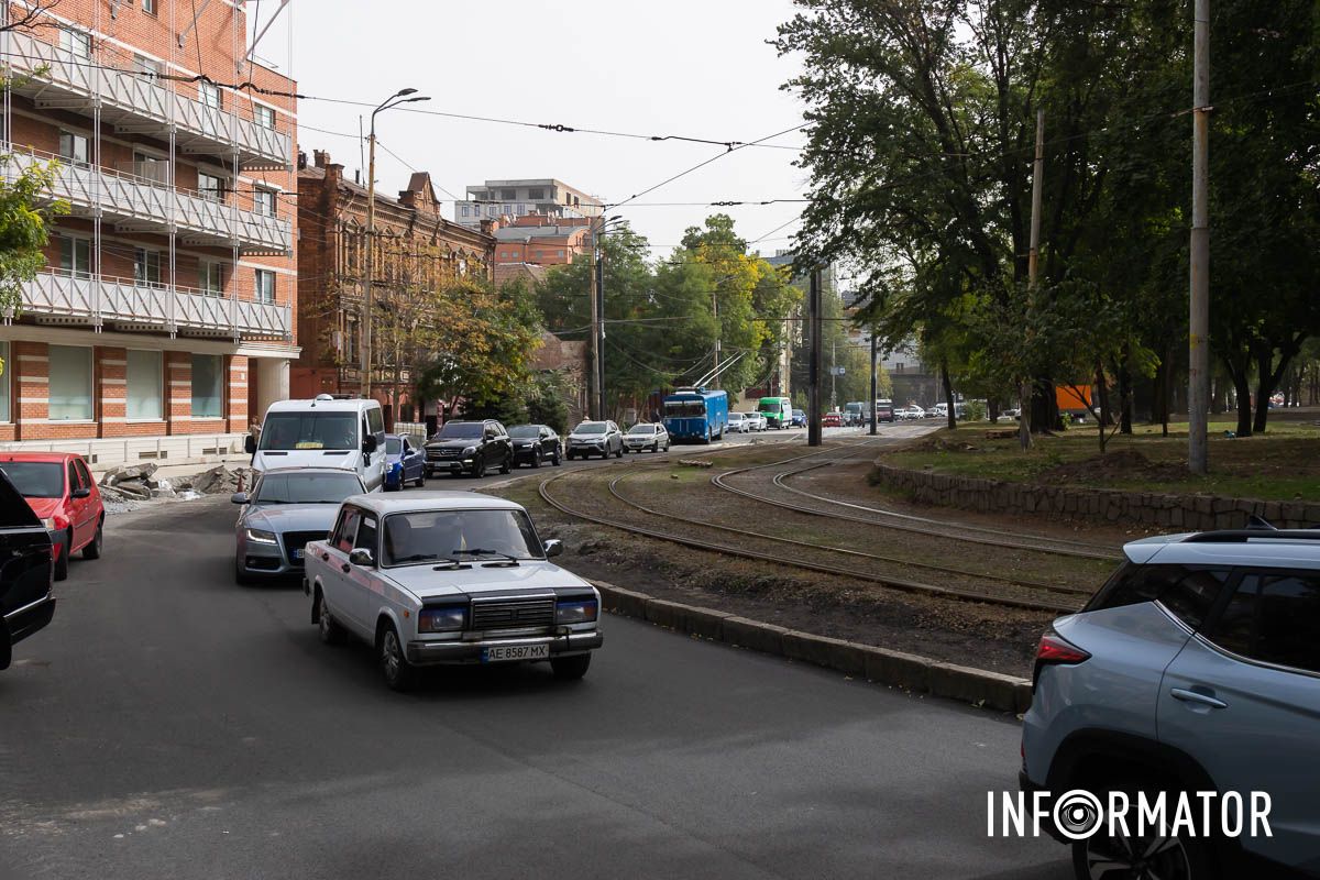 Затор У Дніпрі на Соборній площі утворився затор: причина 7
