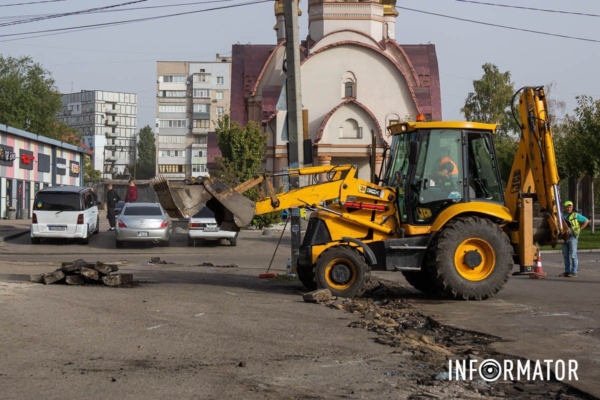 Техника Заменят бордюры и восстановят тротуар: в Днепре на Квитки Цисык ремонтируют дорогу 6