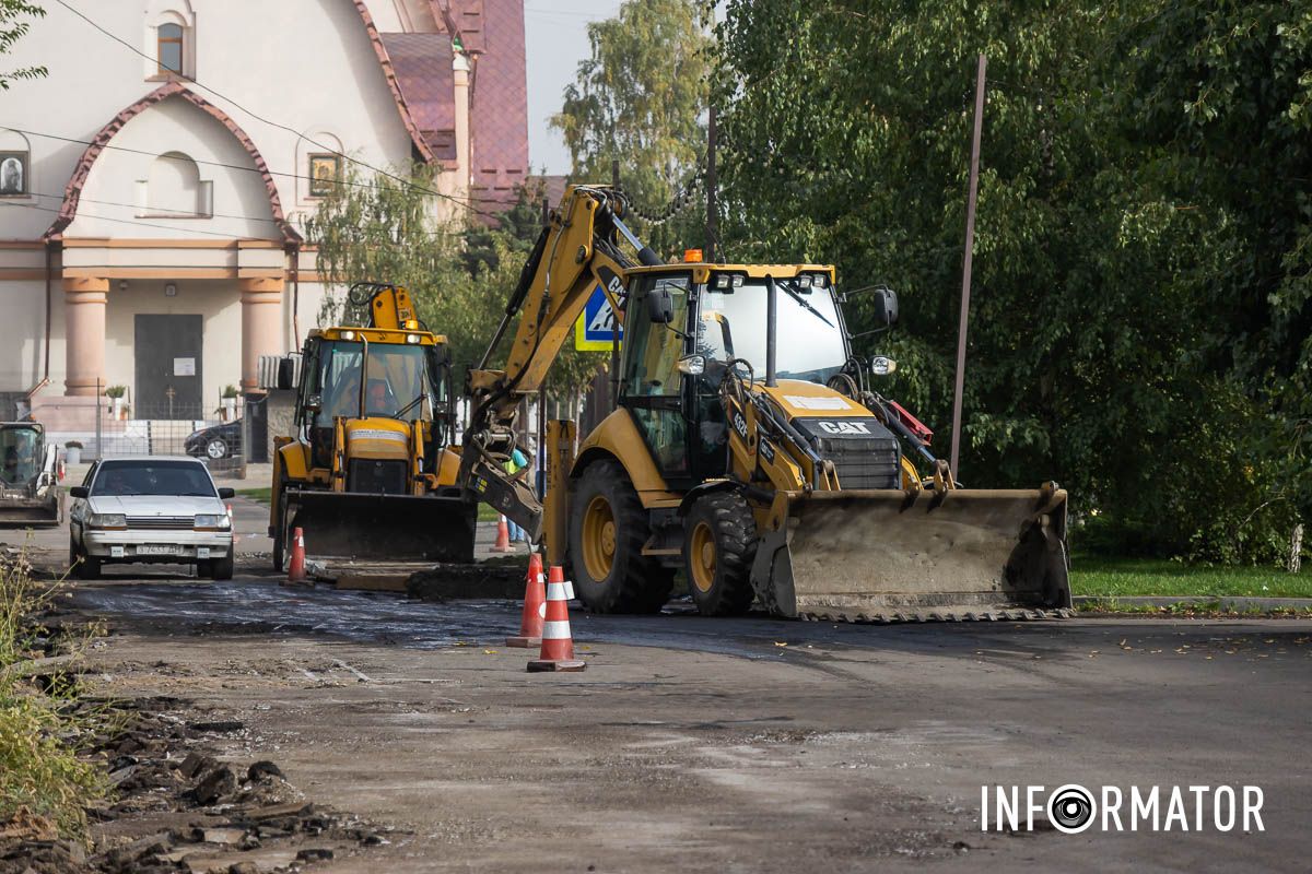 Фото: Дмитрий Федоров Заменят бордюры и восстановят тротуар: в Днепре на Квитки Цисык ремонтируют дорогу 8
