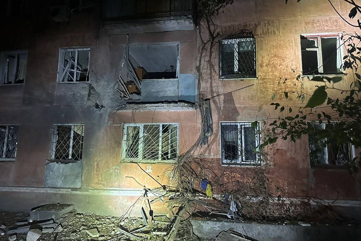 Поврежденное здание. Фото: Сергей Лысак