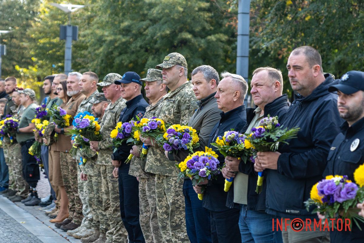 Положение цветов и погашение символической марки: как в Днепре отметили День защитников и защитниц Украины 6