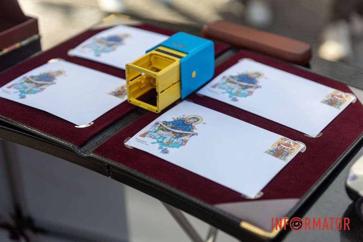 Положение цветов и погашение символической марки: как в Днепре отметили День защитников и защитниц Украины 21