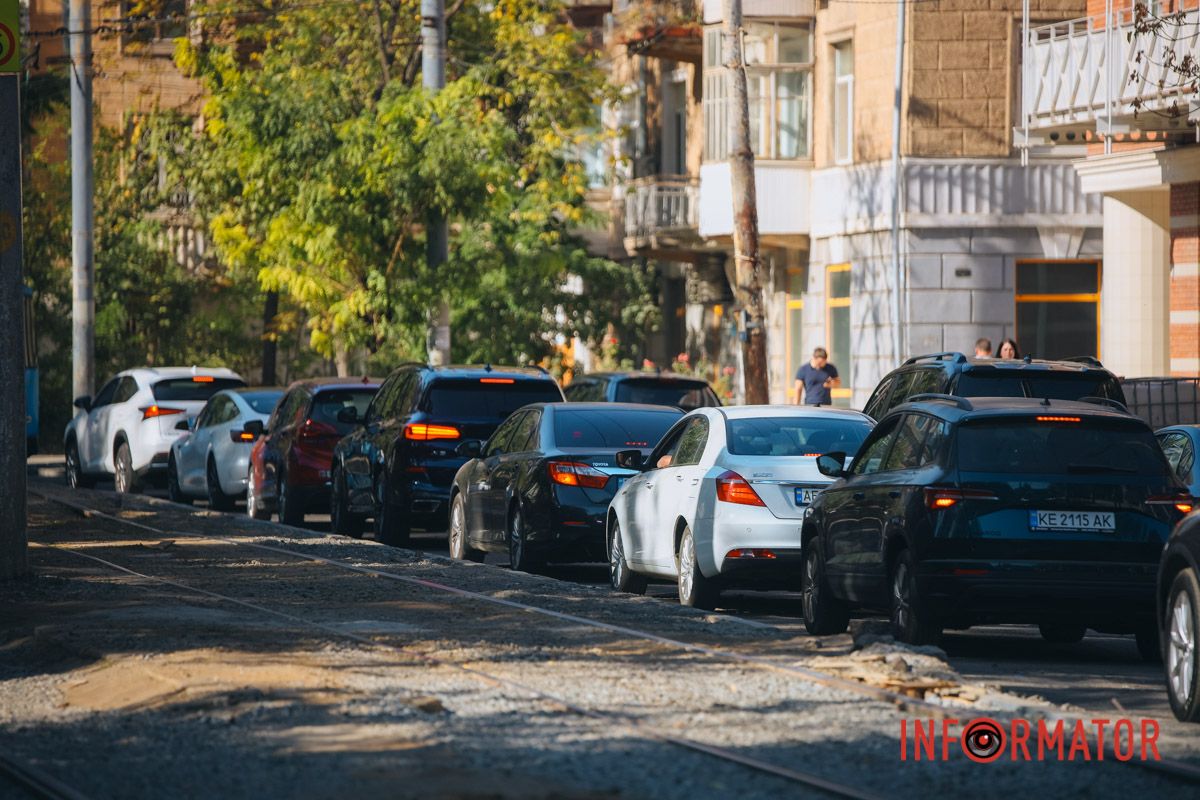 У Дніпрі на Соборній встали автівки та тролейбуси: зупинка трамваю перенесена 7
