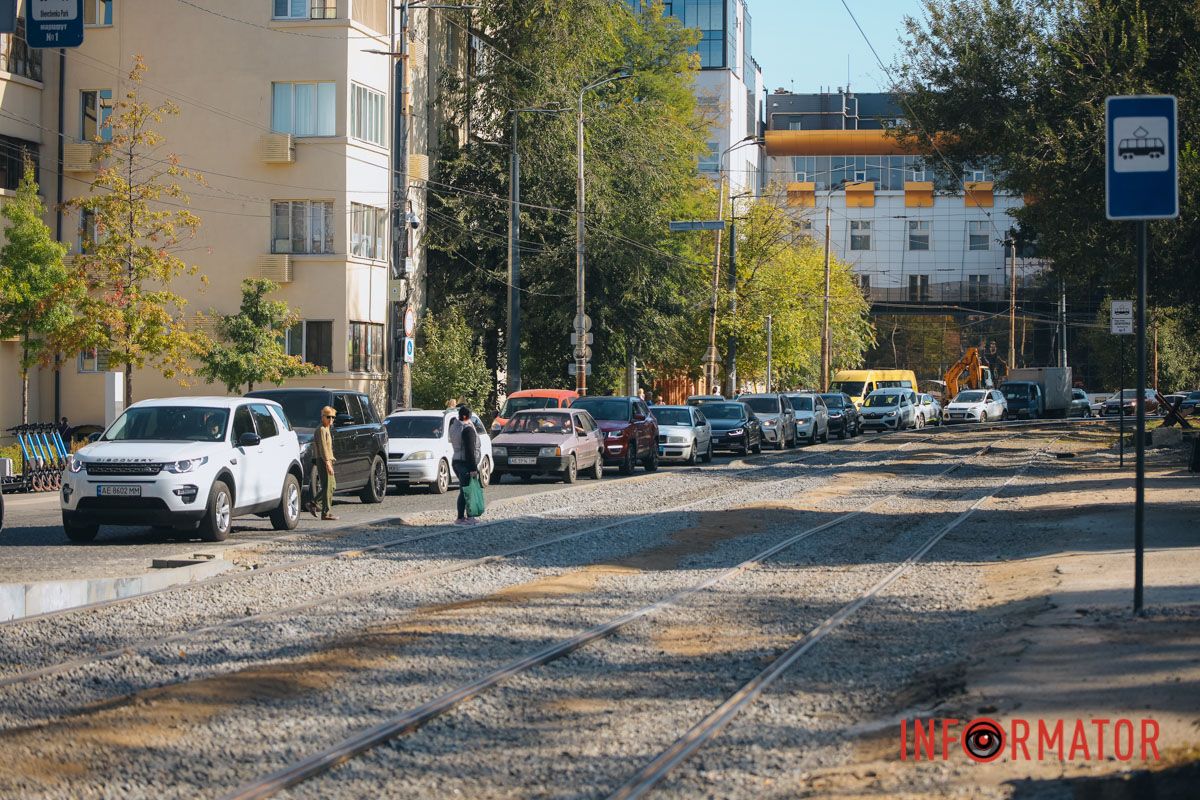 У Дніпрі на Соборній встали автівки та тролейбуси: зупинка трамваю перенесена 5