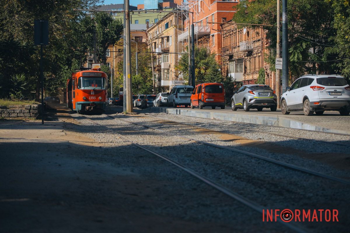 У Дніпрі на Соборній встали автівки та тролейбуси: зупинка трамваю перенесена 2