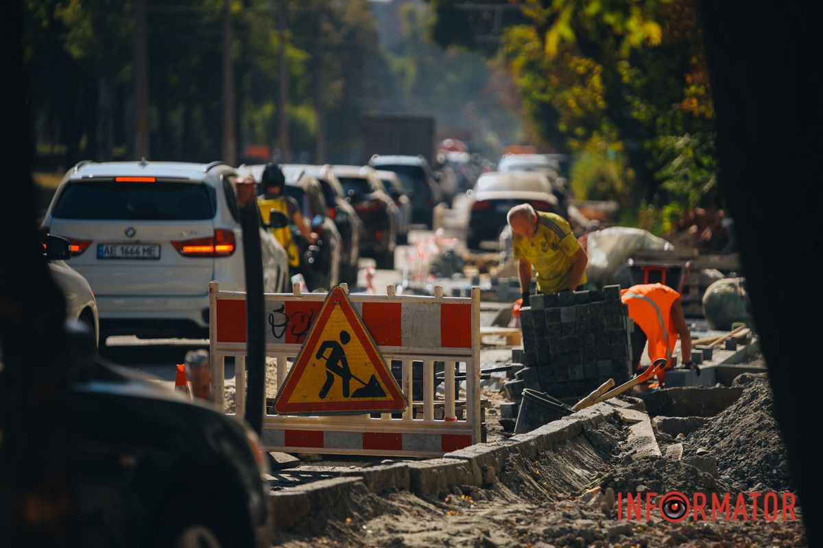 У Дніпрі на Соборній встали автівки та тролейбуси: зупинка трамваю перенесена 1