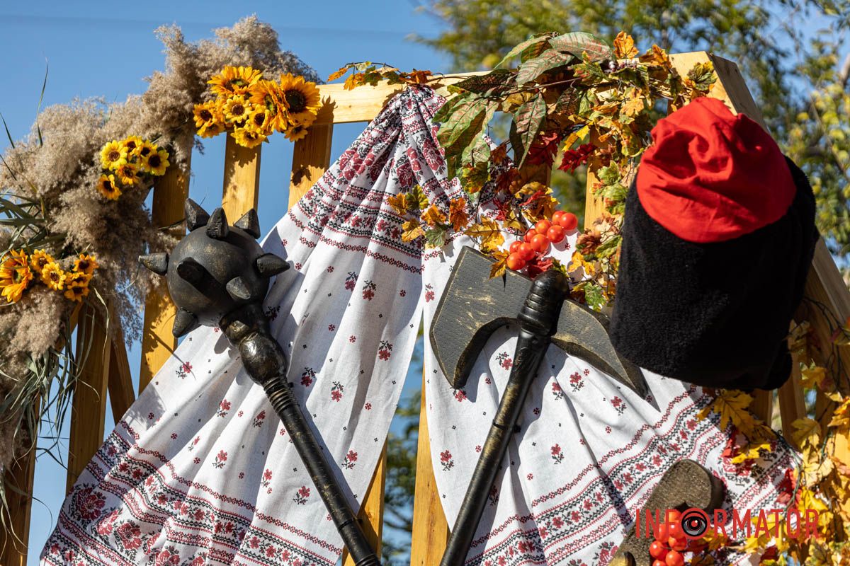 Фотозона прикрашена традиційними елементами української культури Нова фотозона у Дніпрі: парк Шевченка прикрасили до Дня українського козацтва 4