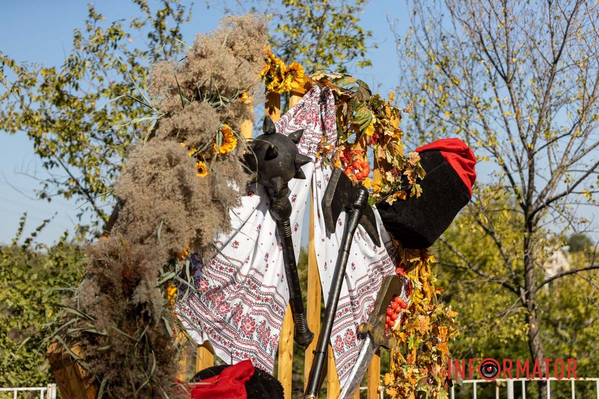 Її присвятили Дню українського козацтва Нова фотозона у Дніпрі: парк Шевченка прикрасили до Дня українського козацтва 2