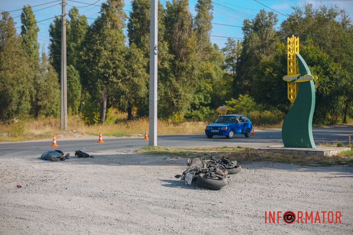 У Дніпрі на Самарському узвозі зіштовхнулися ЗАЗ та мотоцикліст: водій двоколісного загинув 3
