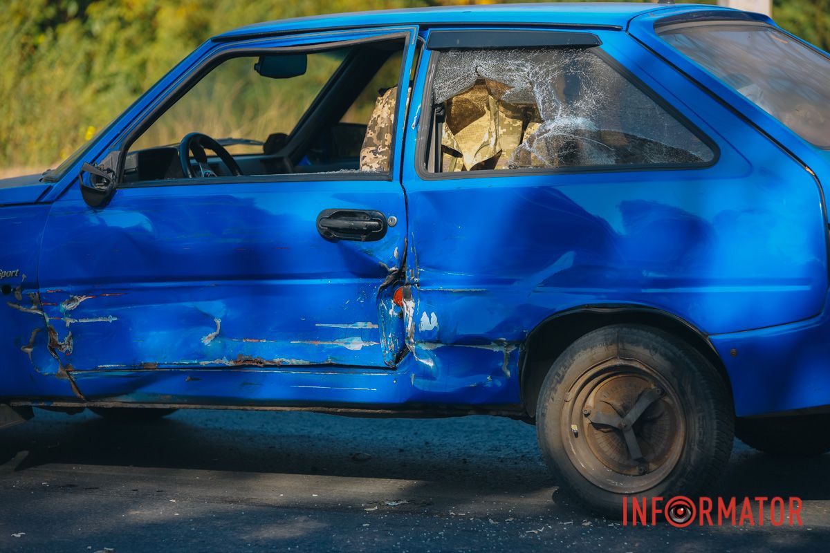 У Дніпрі на Самарському узвозі зіштовхнулися ЗАЗ та мотоцикліст: водій двоколісного загинув 2
