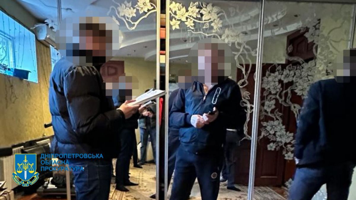 Злоумышленники указали в официальных документах фейковые данные о стоимости и качестве строительных материалов, а также количестве техники при ремонте дорог Злоумышленники указали в официальных документах фейковые данные о стоимости и качестве строительных материалов, а также количестве техники при ремонте дорог