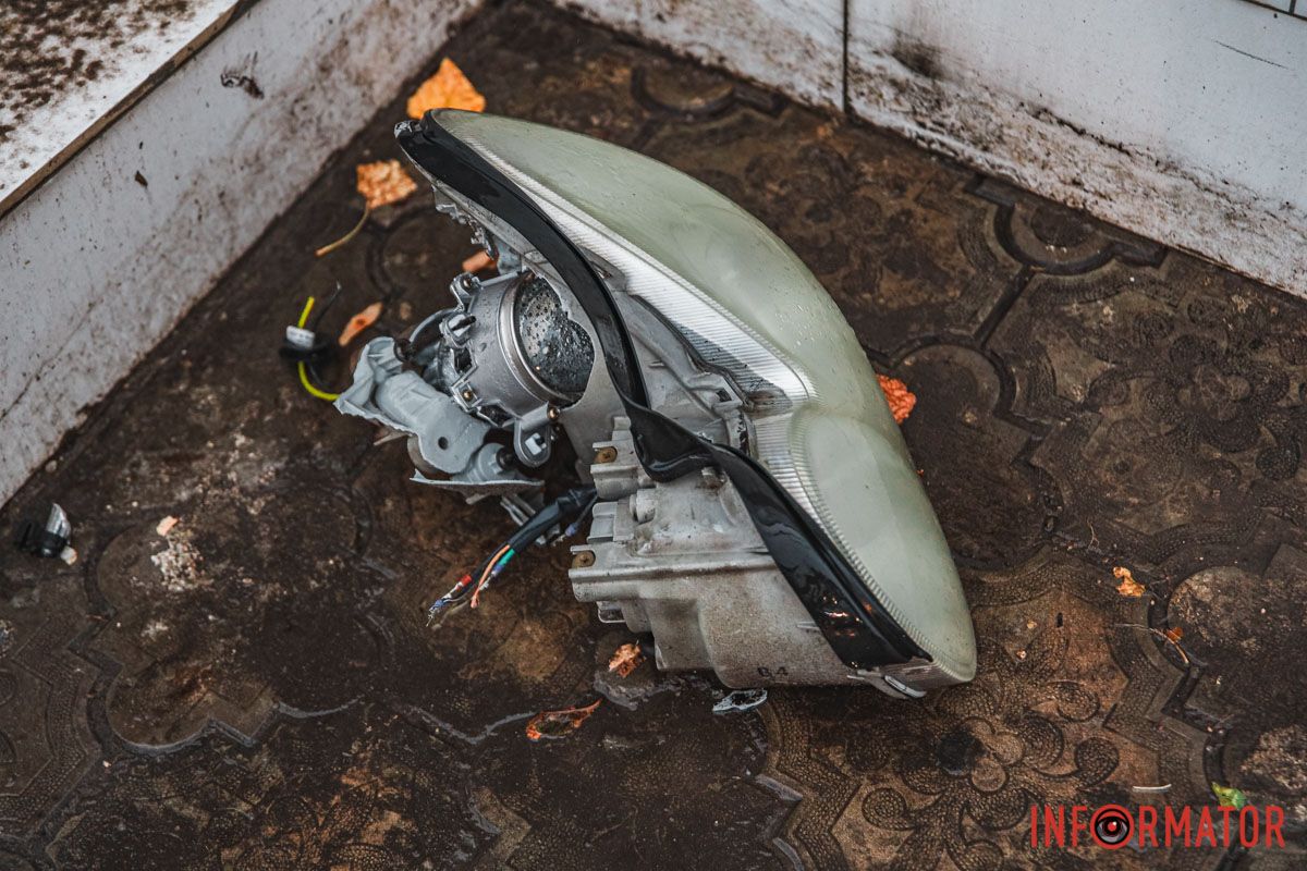 В Днепре на Калиновой столкнулись Volkswagen, Skoda и Hyundai: одна из машин врезалась в столб, пострадал человек 5