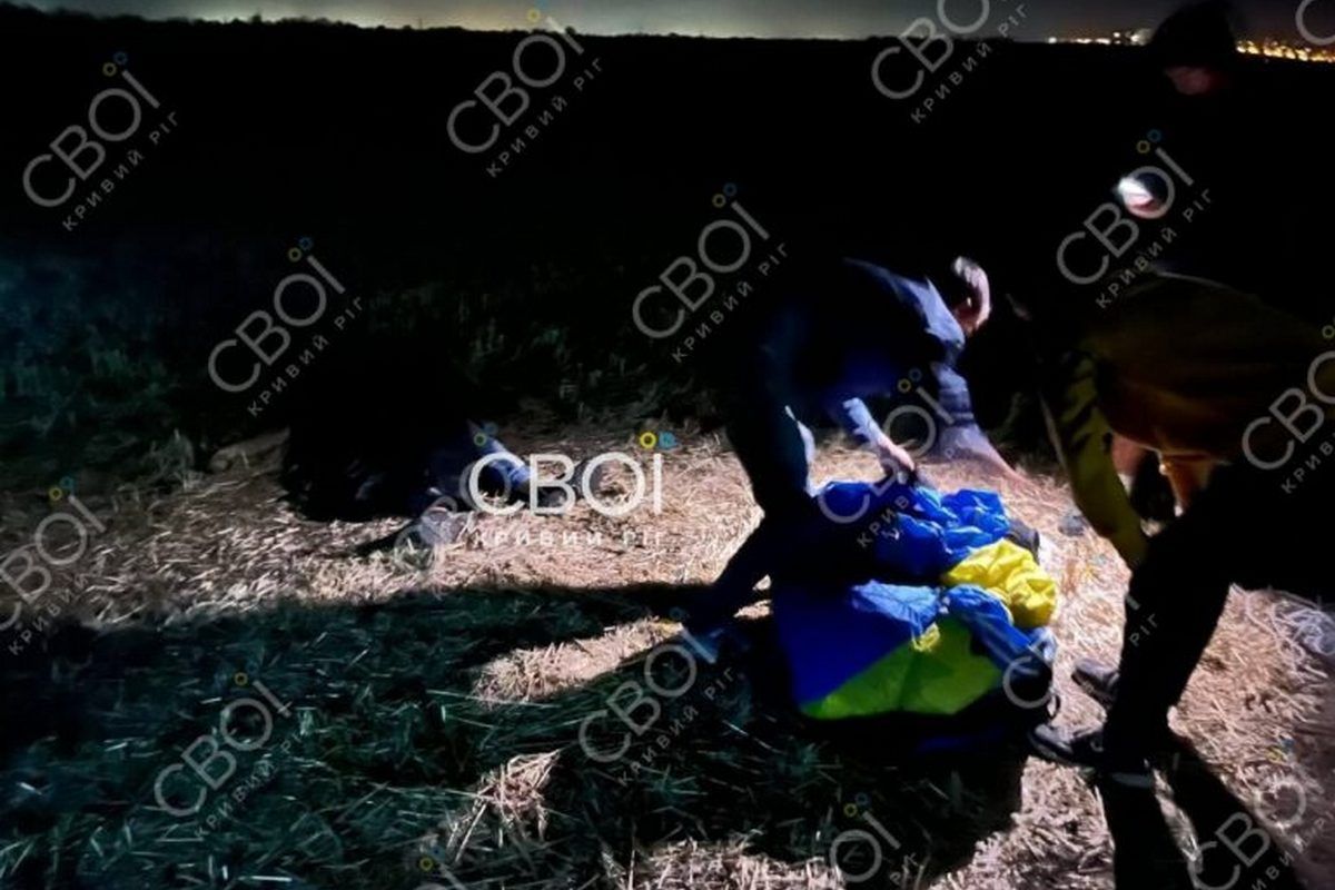 Муж упал на землю с примерно 15-метровой высоты Муж упал на землю с примерно 15-метровой высоты