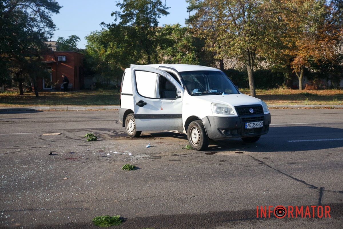У Дніпрі на Набережній Заводській Fiat після зіткнення з Mazda перекинувся на бік і вилетів на зустрічну смугу 7