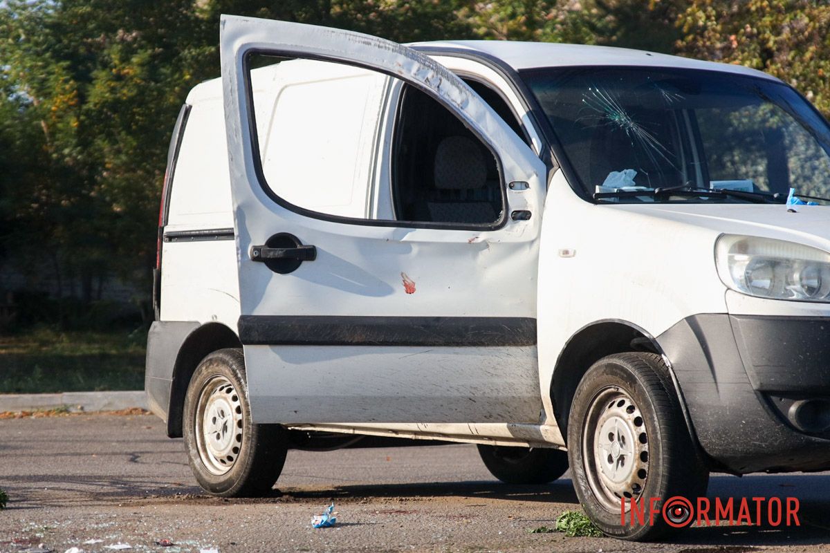 У Дніпрі на Набережній Заводській Fiat після зіткнення з Mazda перекинувся на бік і вилетів на зустрічну смугу 8