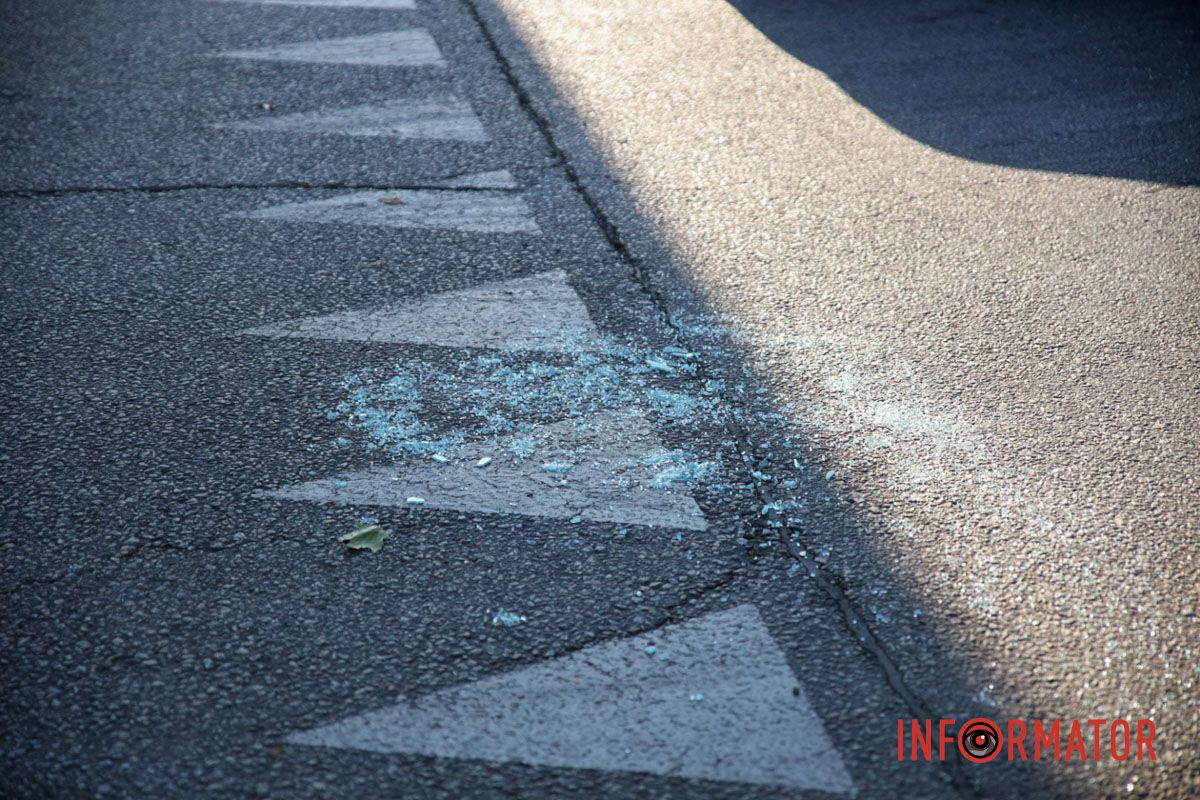 У Дніпрі на Набережній Заводській Fiat після зіткнення з Mazda перекинувся на бік і вилетів на зустрічну смугу 5