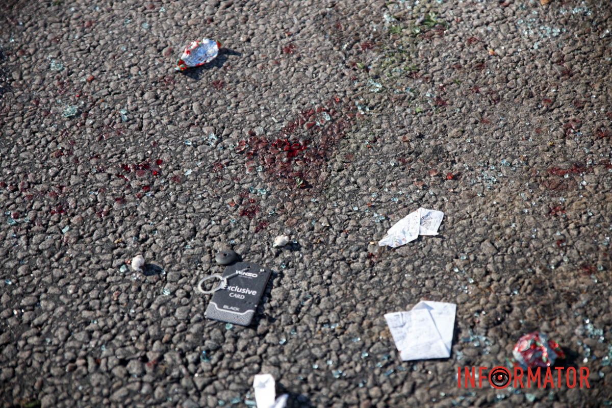 У Дніпрі на Набережній Заводській Fiat після зіткнення з Mazda перекинувся на бік і вилетів на зустрічну смугу 1