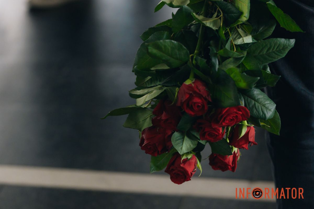 В Днепре сотни людей пришли попрощаться с бывшим заместителем городского головы Михаилом Лысенко 5