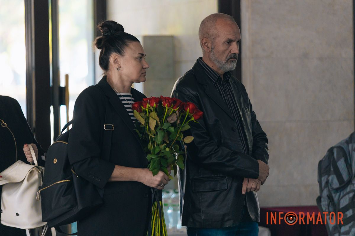 В Днепре сотни людей пришли попрощаться с бывшим заместителем городского головы Михаилом Лысенко 60
