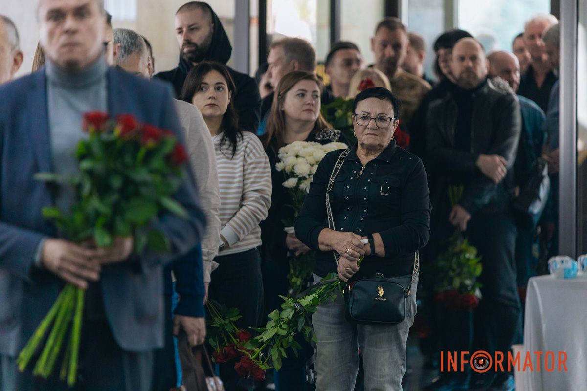 В Днепре сотни людей пришли попрощаться с бывшим заместителем городского головы Михаилом Лысенко 24