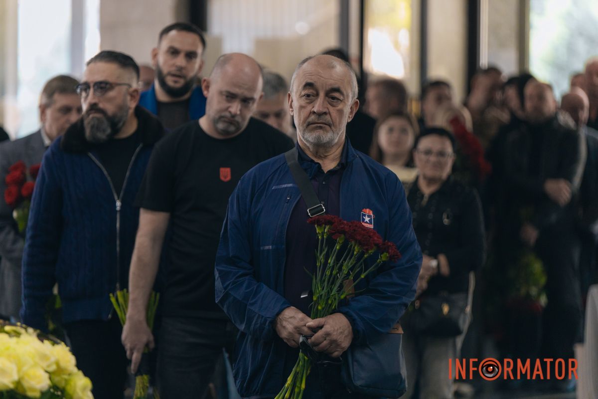 В Днепре сотни людей пришли попрощаться с бывшим заместителем городского головы Михаилом Лысенко 23