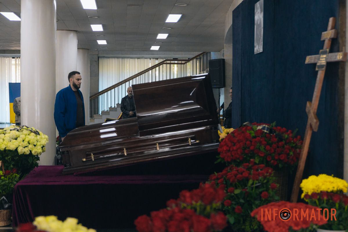 В Днепре сотни людей пришли попрощаться с бывшим заместителем городского головы Михаилом Лысенко 20