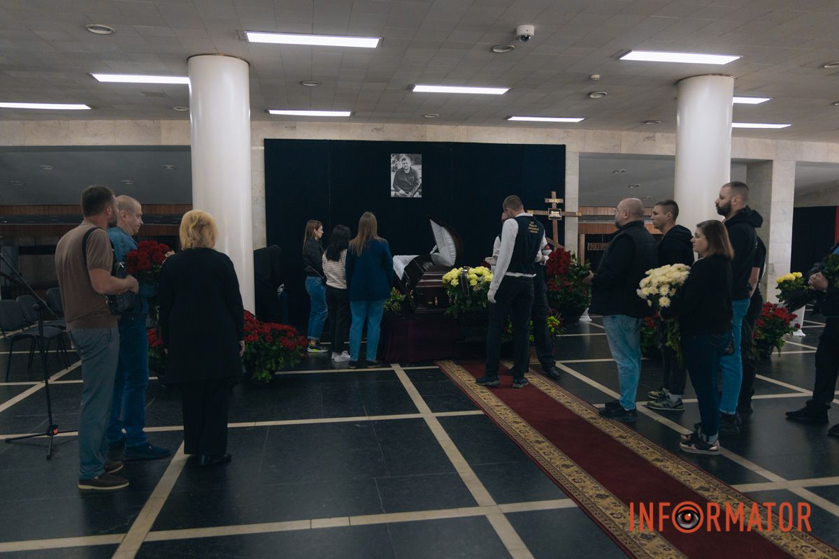 В Днепре сотни людей пришли попрощаться с бывшим заместителем городского головы Михаилом Лысенко 19