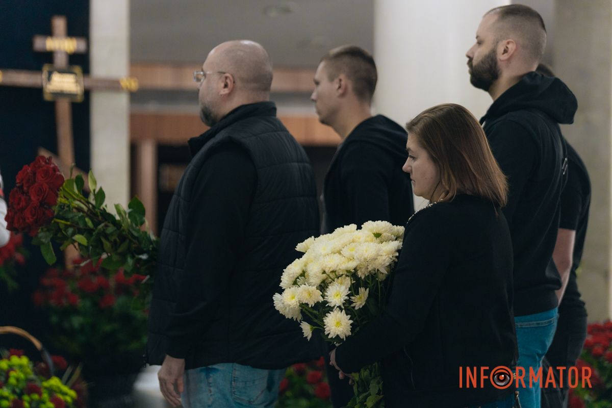 В Днепре сотни людей пришли попрощаться с бывшим заместителем городского головы Михаилом Лысенко 17
