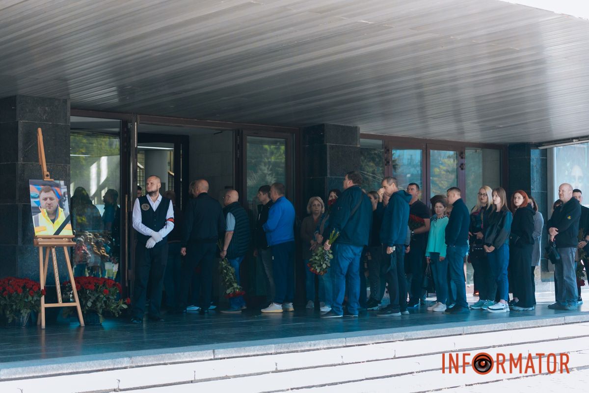 В Днепре сотни людей пришли попрощаться с бывшим заместителем городского головы Михаилом Лысенко 14