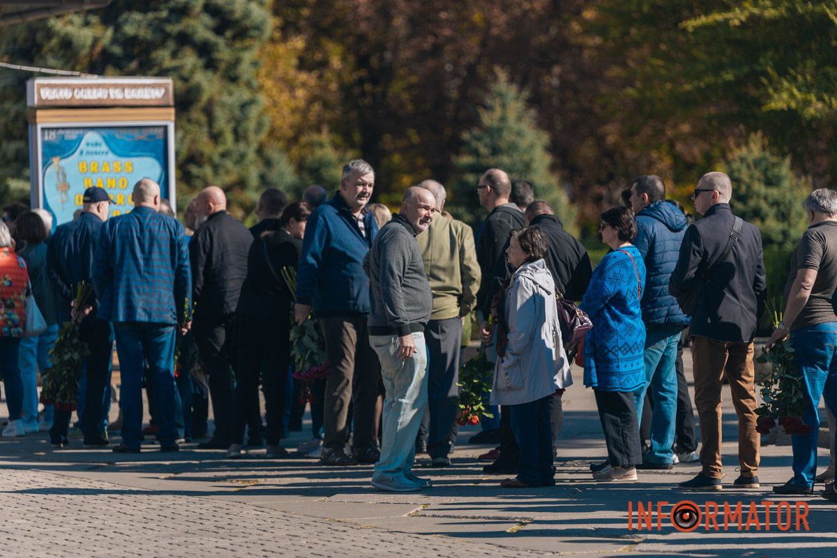 В Днепре сотни людей пришли попрощаться с бывшим заместителем городского головы Михаилом Лысенко 13