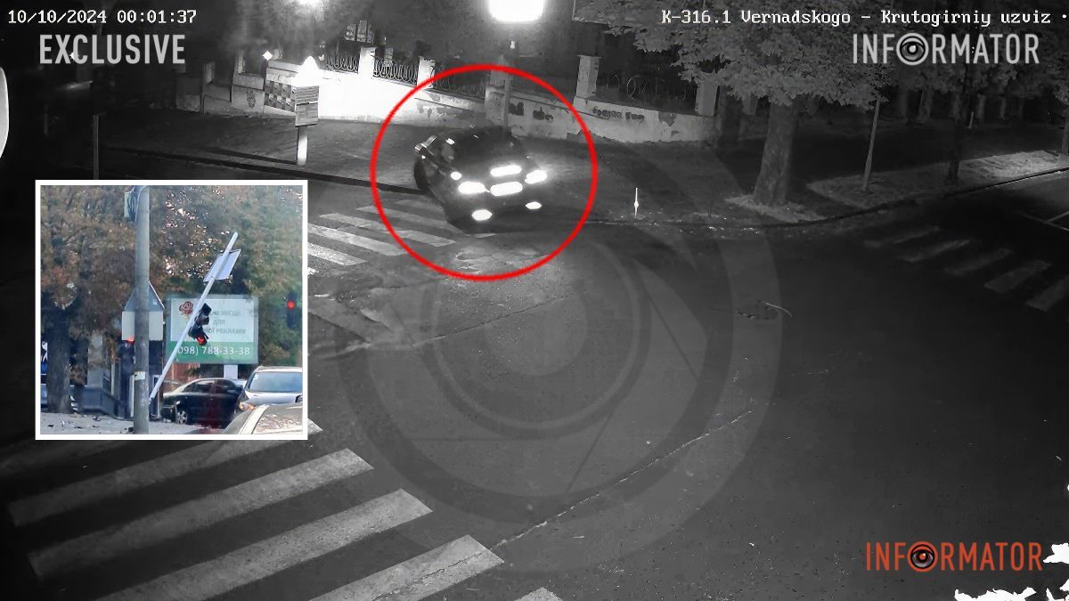 У Дніпрі на узвозі Крутогірний автівка не вписалася у поворот та врізалась у світлофор: відео моменту