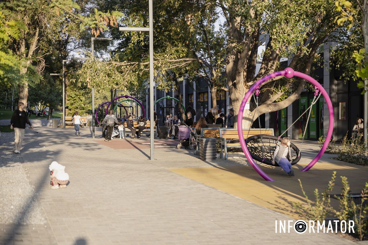 Оригинальные качели, батуты и зеленая зона отдыха: как выглядит новый сквер на Донецком шоссе в Днепре 28