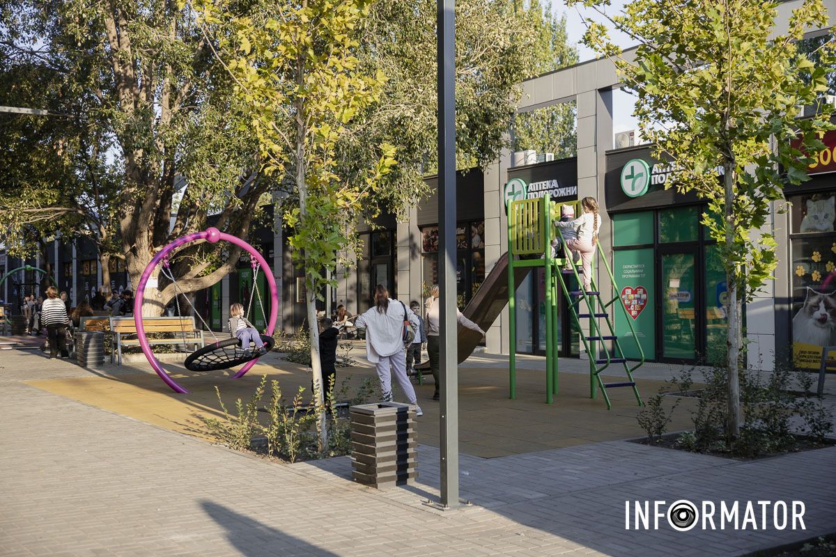 Оригинальные качели, батуты и зеленая зона отдыха: как выглядит новый сквер на Донецком шоссе в Днепре 27