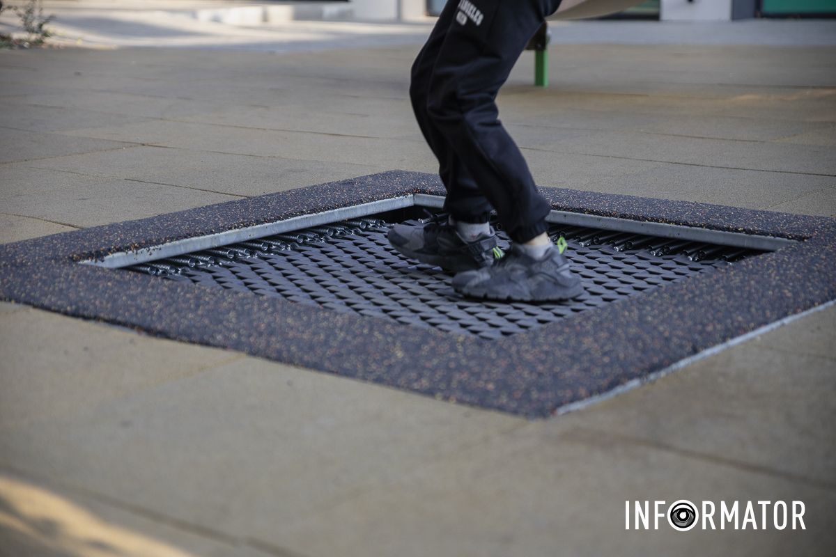 Оригинальные качели, батуты и зеленая зона отдыха: как выглядит новый сквер на Донецком шоссе в Днепре 23