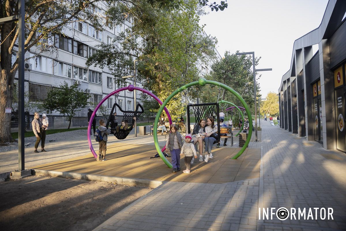 Оригинальные качели, батуты и зеленая зона отдыха: как выглядит новый сквер на Донецком шоссе в Днепре 19