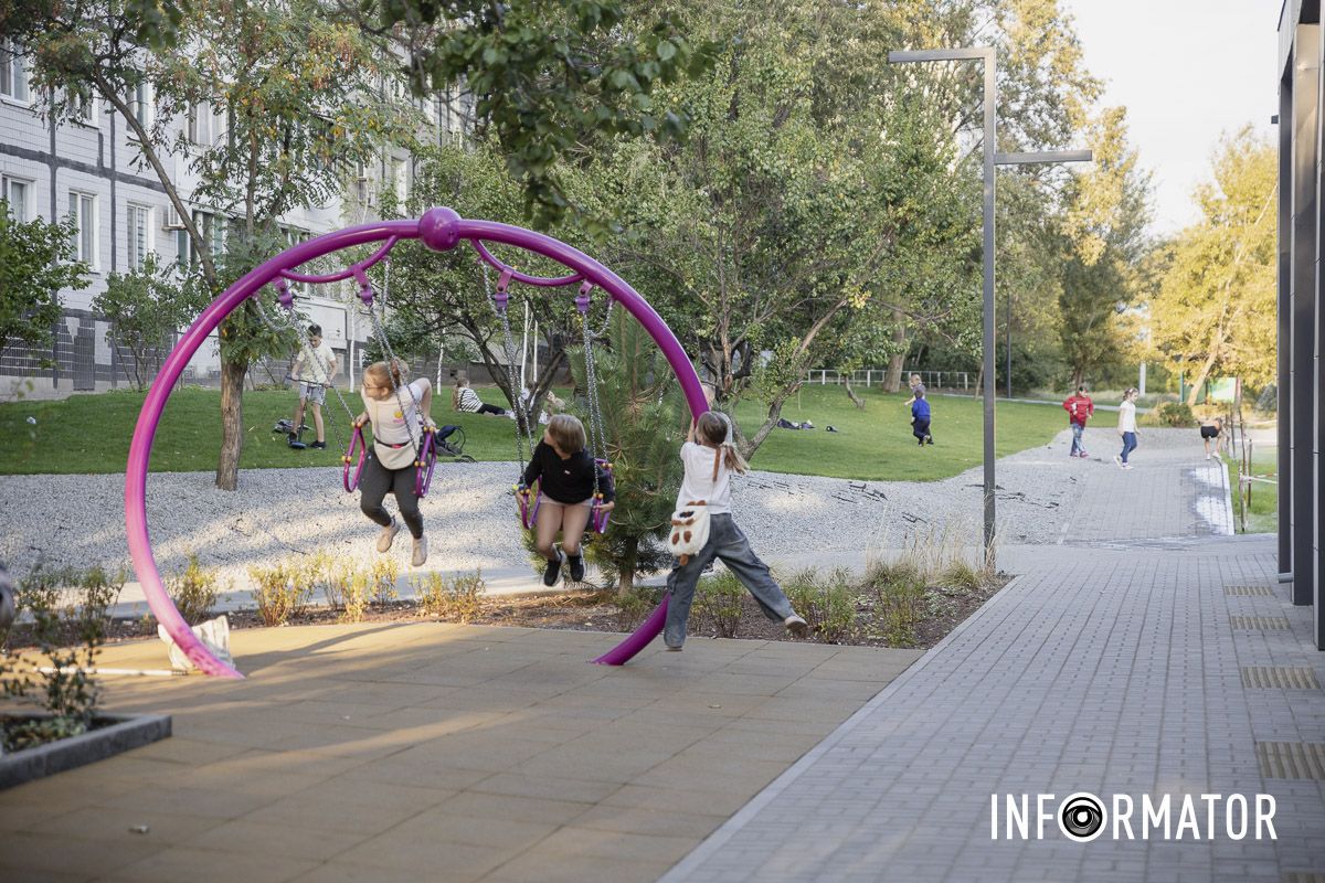 Оригинальные качели, батуты и зеленая зона отдыха: как выглядит новый сквер на Донецком шоссе в Днепре 18