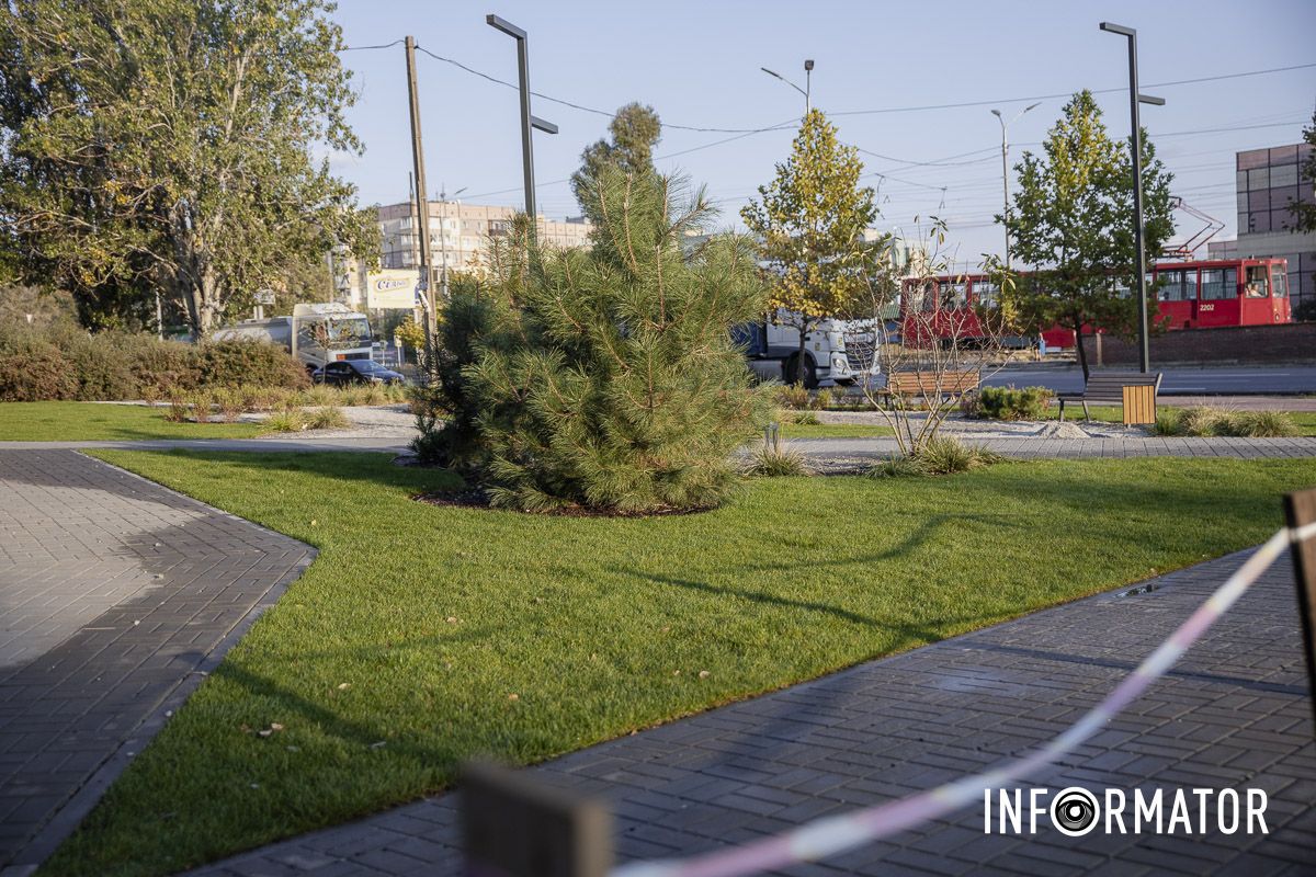 Оригинальные качели, батуты и зеленая зона отдыха: как выглядит новый сквер на Донецком шоссе в Днепре 10