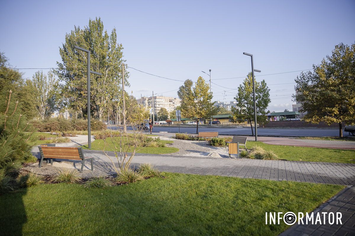 Оригинальные качели, батуты и зеленая зона отдыха: как выглядит новый сквер на Донецком шоссе в Днепре 9